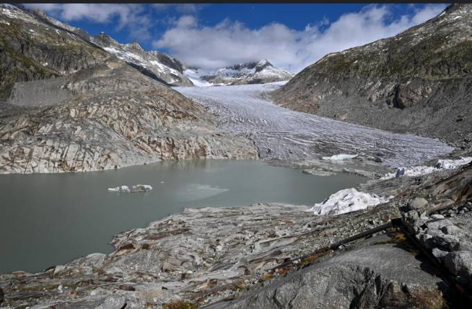 Swiss glaciers shrank by a quarter in past decade: study