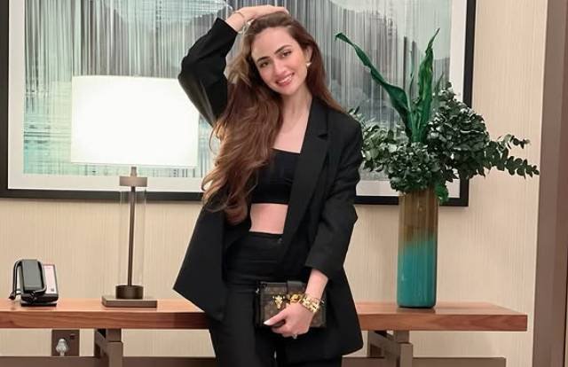 Sana Javed warns of her own verified fraudulent Facebook page