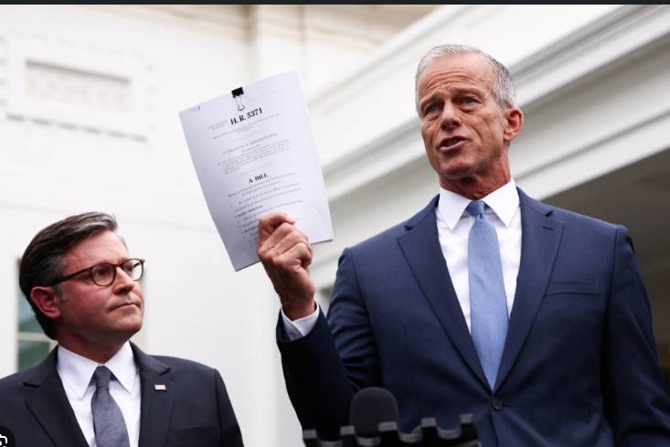 White House says firings 'imminent' as plan to reopen govt collapses