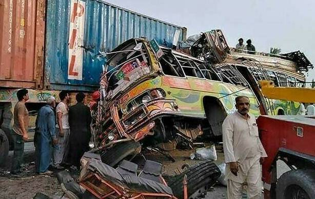 Eight die, 17 injured in Lasbela road crash