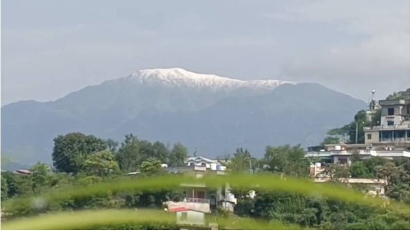 Muzaffarabad receives first snowfall of the season