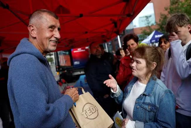 Czech ex-PM set to win vote, putting Ukraine aid in doubt