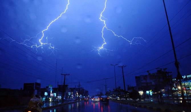 Thunderstorm, rain lash Lahore as weather turns pleasant across Punjab