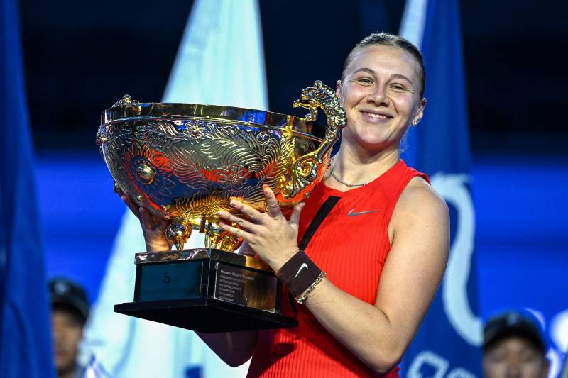 US Open finalist Anisimova beats Noskova to win Beijing title