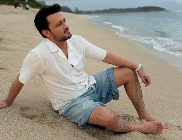 Atif Aslam’s singing Jaane de with Golden Gate backdrop melts hearts