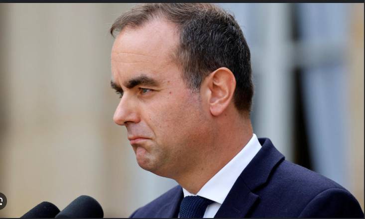 France PM in in final effort to salvage cabinet