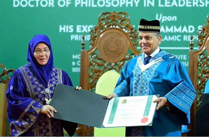 PM Shehbaz honoured with doctorate at Malaysia university
