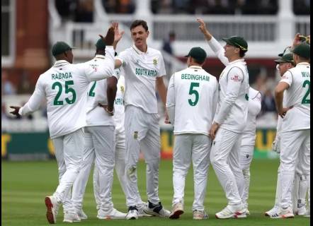 South African cricketers land in Lahore