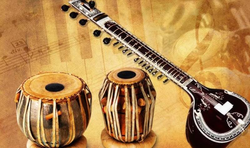 Larkana classical singer stages protest again 