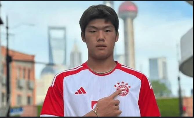 Footballer breaks neck in China after colliding with LED board