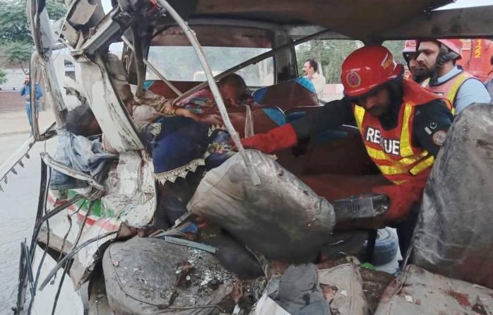 Five die as pickup van overturns in Balochistan