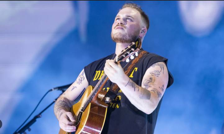 Country music star clashes with Trump govt over immigration raids