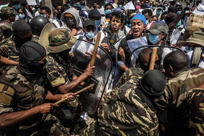 Madagascar soldiers join protestors