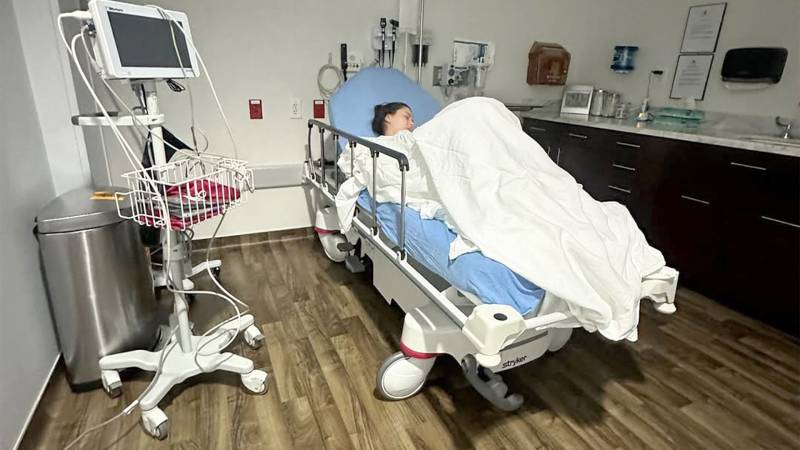 Is Hania Aamir okay? Hania Aamir’s cryptic hospital post leaves fans concerned