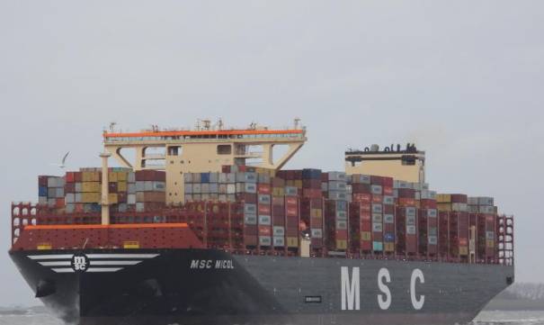 Largest cargo ship docks at Karachi Port 