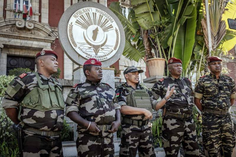 Military seizes power in Madagascar as president impeached