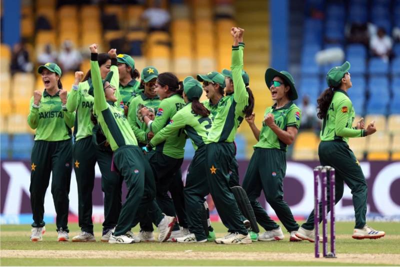Rain ends Pakistan’s world cup hopes as England clash abandoned in Colombo