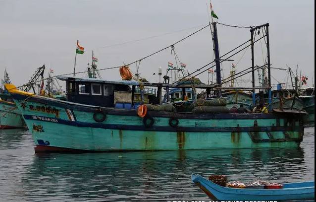 Pakistan Coast Guards seize six trawlers for illegal fishing