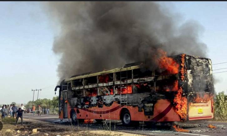 Bus fire leaves 20 people dead in India