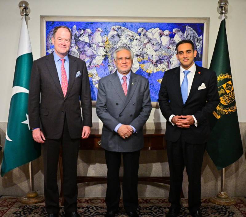 Lord Aamer, UK ex-Chief of General Staff call on Dar