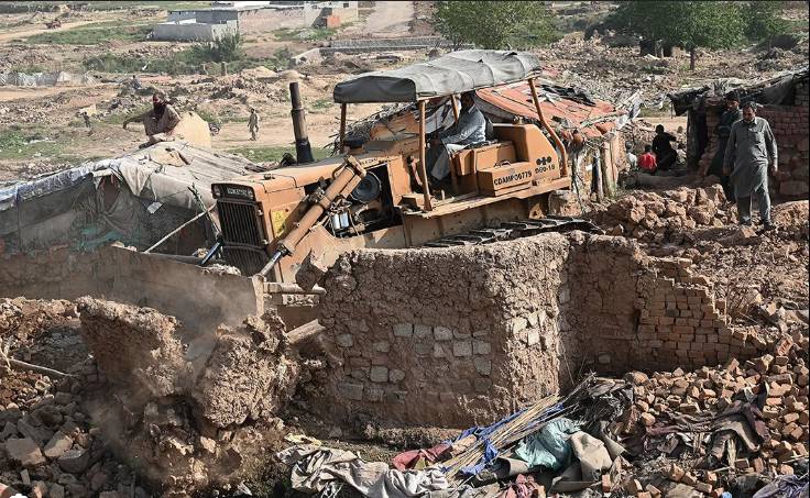 300 houses of Afghan settlement demolished in Karachi 