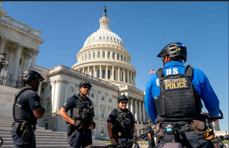 US judge halts shutdown layoffs as Trump threatens 10,000 jobs