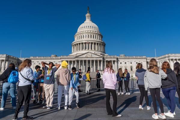 US judge halts shutdown layoffs as Trump threatens 10,000 jobs