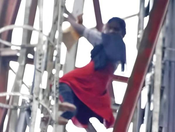 Girl climbs mobile tower after argument with mother in India 