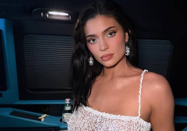 Kylie Jenner living dream of being pop icon; launches accounts on streaming platforms