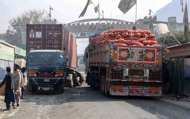 Pak-Afghan traders worried over closure of trade, fear losses worth billion of rupees 