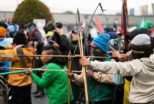 Anti-Trump protesters fire arrows at Colombian police, injuring four