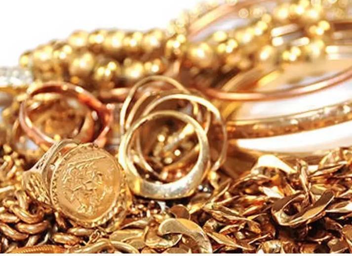 Gold prices take deep plunge in Pakistan