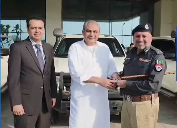 Mohsin Naqvi hands over bulletproof vehicles to KP IGP 