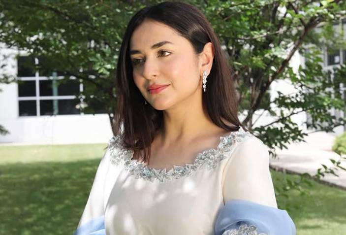 Yumna Zaidi slays in traditional attire in Japan