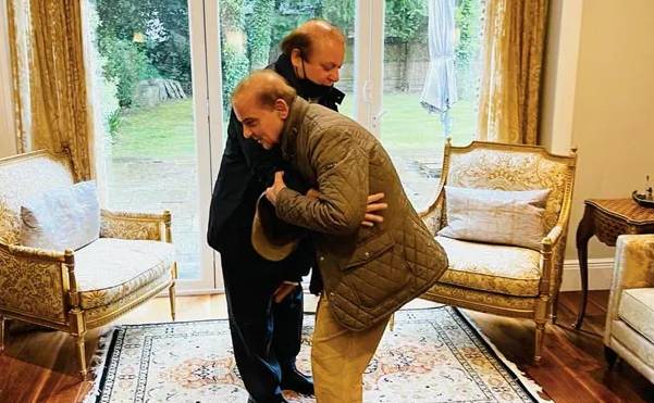 PM Shehbaz meets Nawaz Sharif at Jati Umra