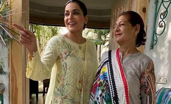 Veteran film star Meera’s mother battles illness in Lahore
