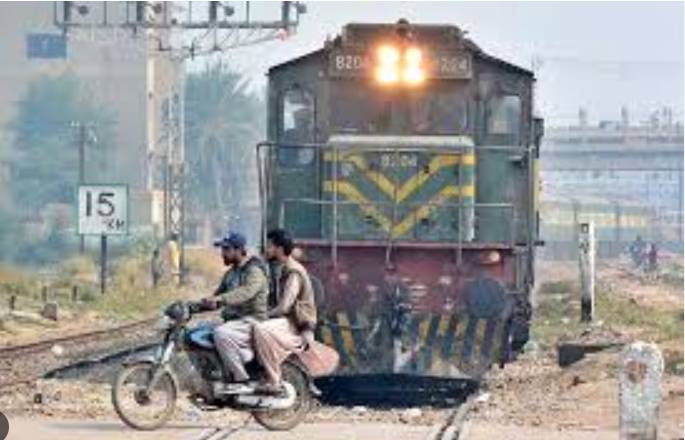 Man dies after hit by train in Nawabshah
