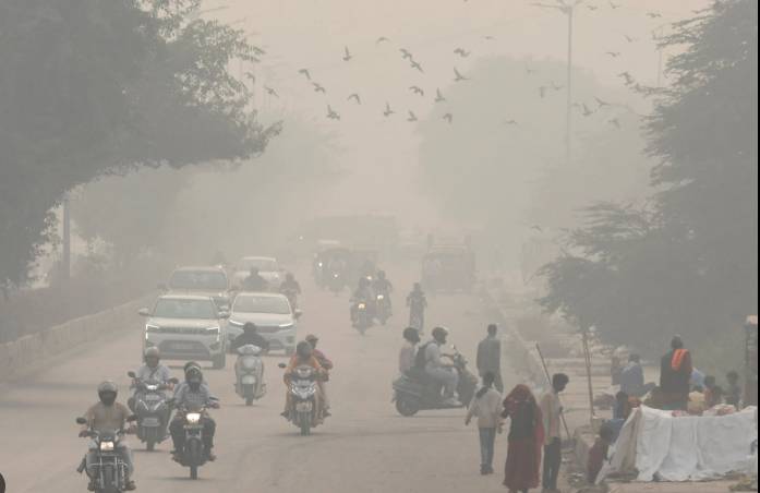 Toxic haze chokes Indian capital