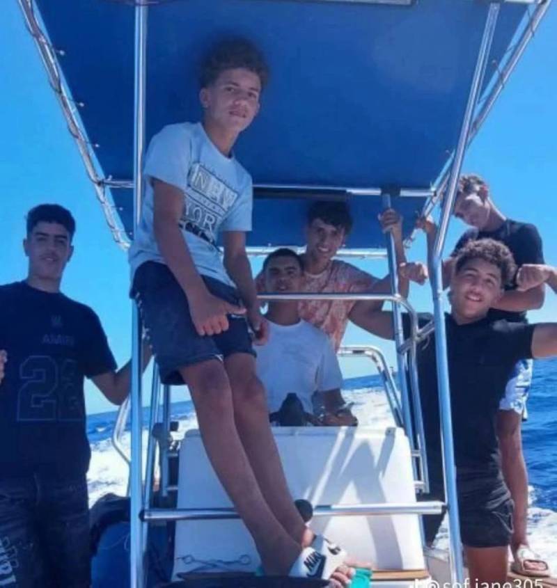 Algeria says working to bring back 7 teen migrants from Spain