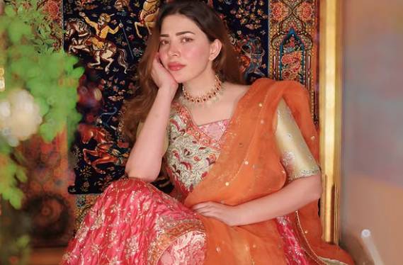 Naimal Khawar drops jaws as she bathes in sunlight