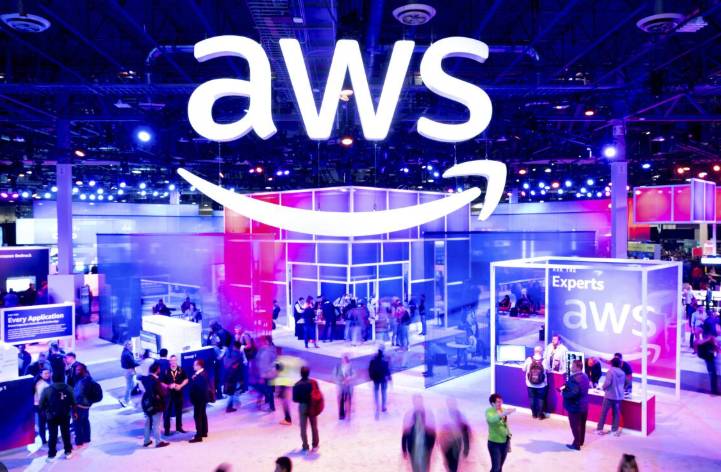Internet services cut for hours by Amazon cloud outage
