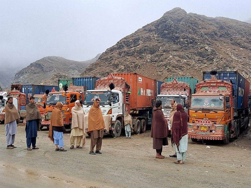 Pak-Afghan bilateral trade falls 6% in first quarter of FY2025-26