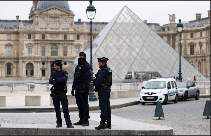 Louvre director faces grilling over $102m jewels heist