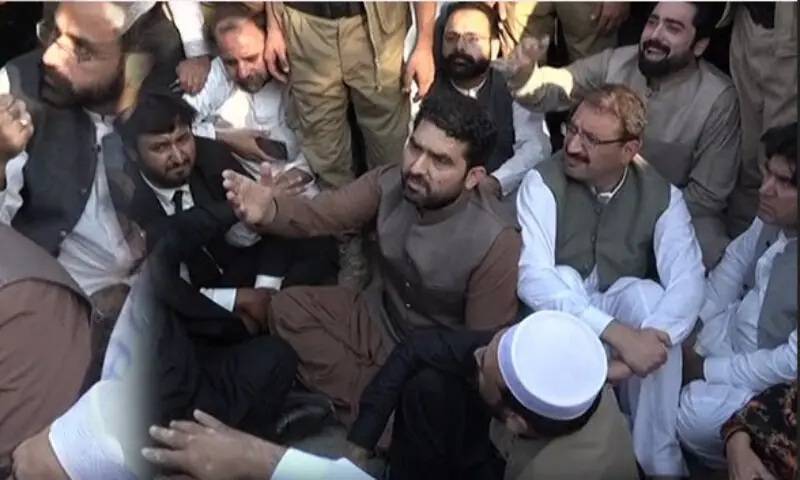 KP CM Sohail Afridi stages sit-in at Adiala after being denied meeting with Imran Khan