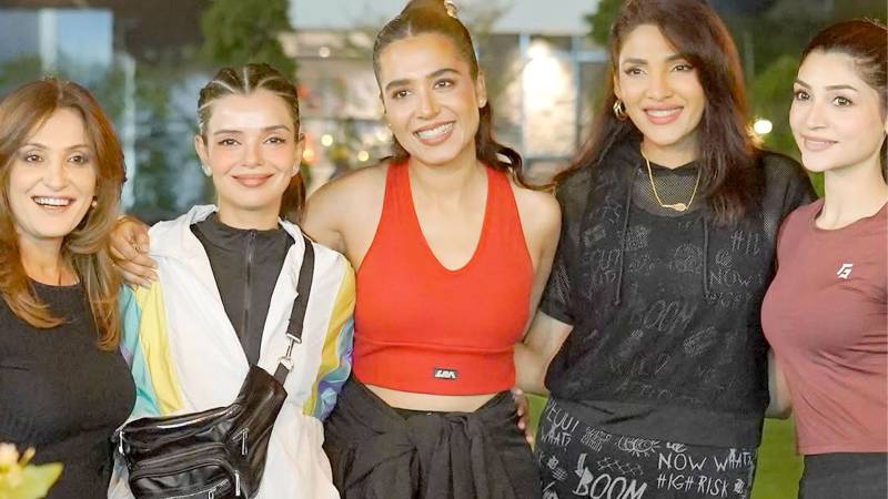 Mansha Pasha shares glimpse of birthday bash with thanks to friends