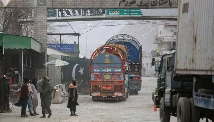 Pak-Afghan trade suspended amid security concerns, 500 vehicles await clearance at borders