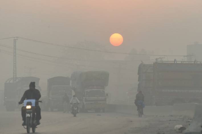 404 AQI again puts Lahore on top of world’s most polluted cities