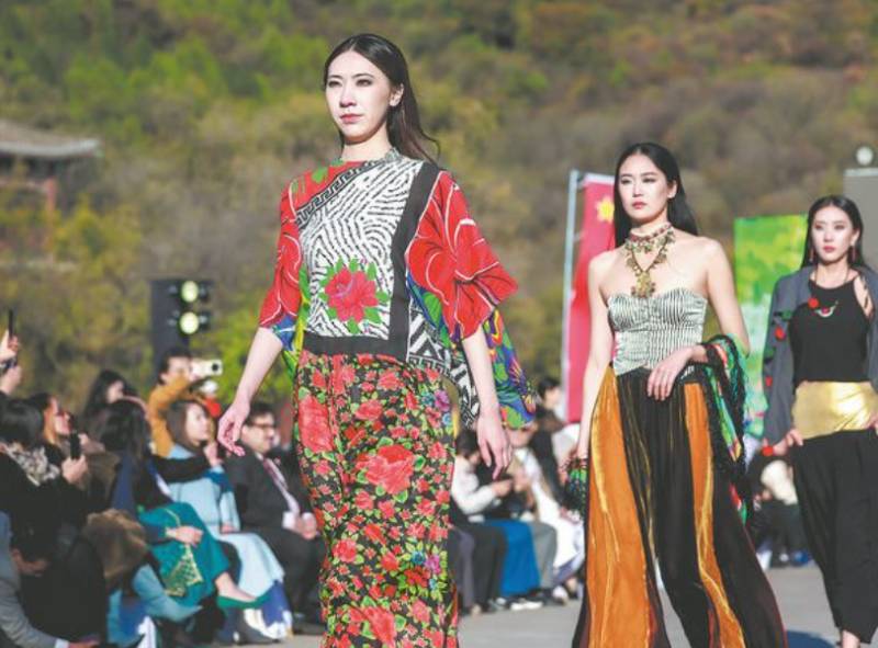 Fashion show weaves a new chapter in Pakistan-China friendship