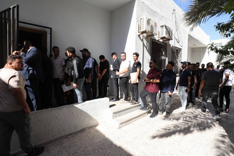 Hundreds of Syrians in Libya take up offer of free tickets home