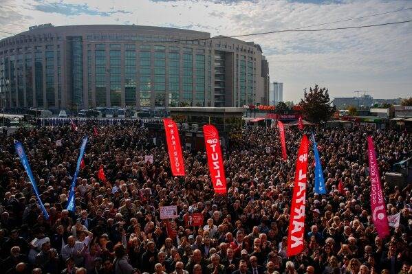 Protest as judge quizzes Istanbul mayor in spy probe